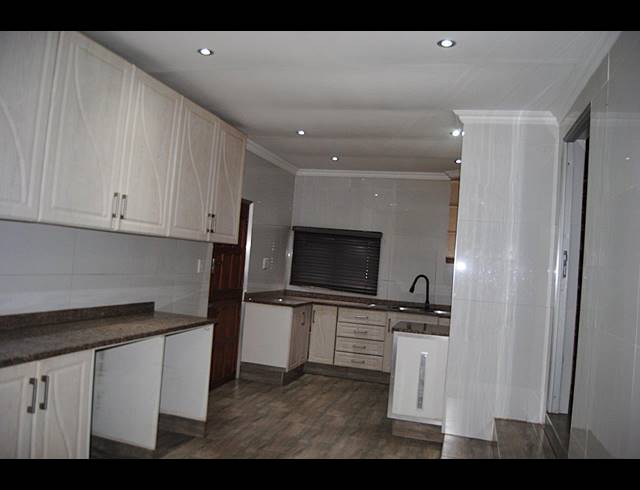 4 BEDROOM HOUSE FOR SALE IN ESCOMBE